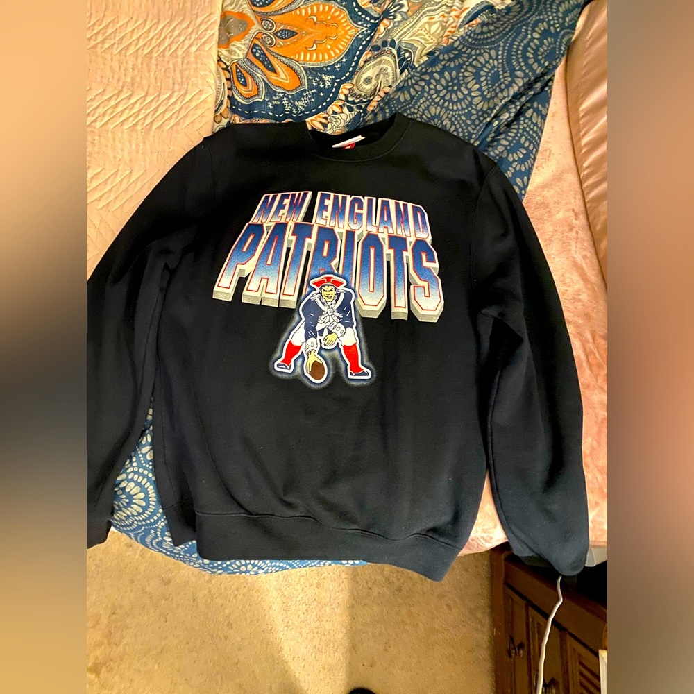 Mitchell and ness patriots sweatshirt.